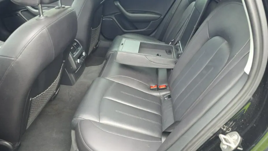 AUDI A6 -