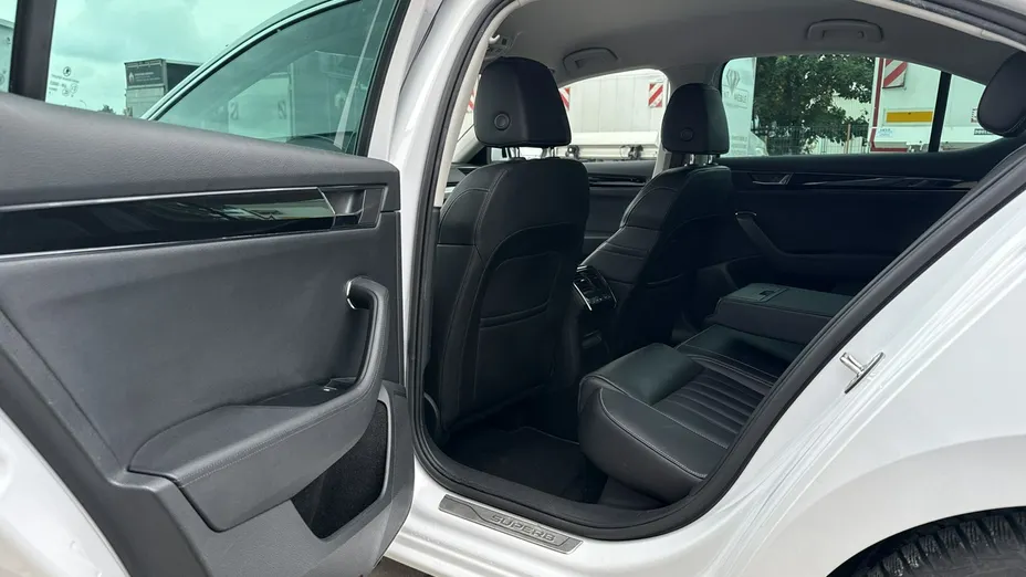SKODA Superb -