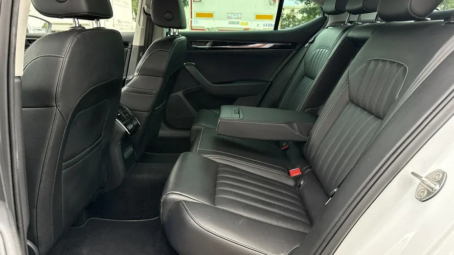 SKODA Superb -