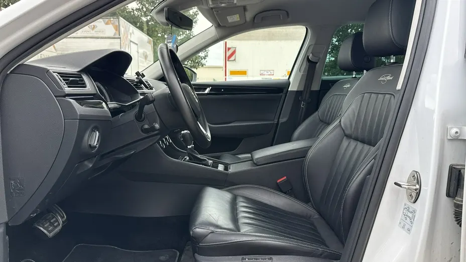 SKODA Superb -