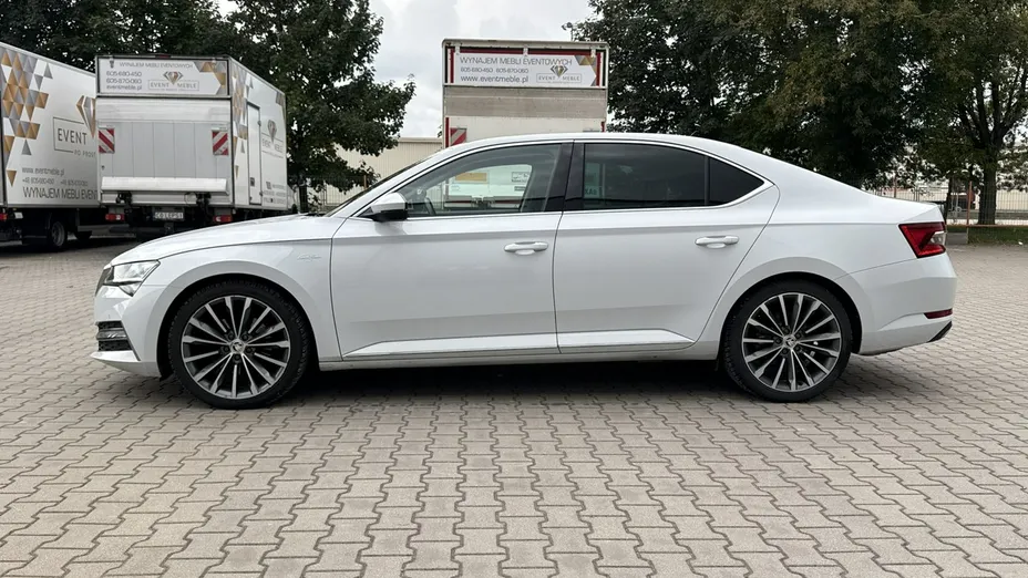 SKODA Superb -