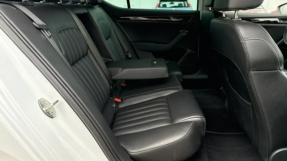 SKODA Superb -