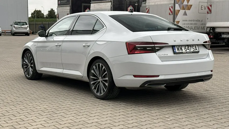 SKODA Superb -