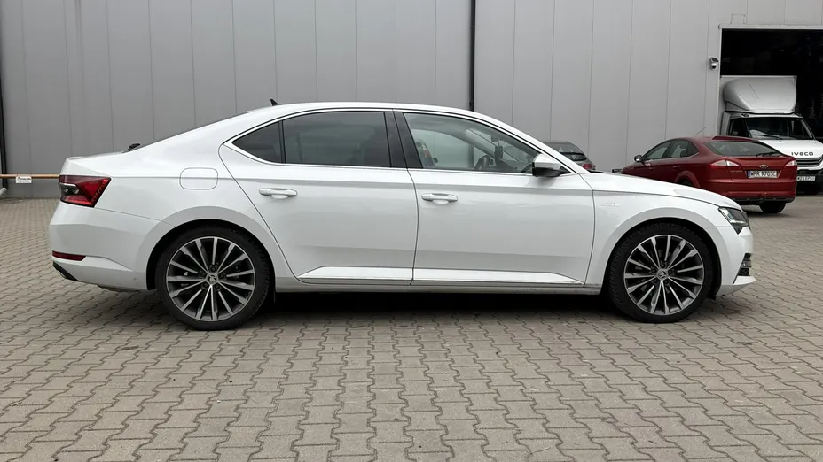 SKODA Superb -