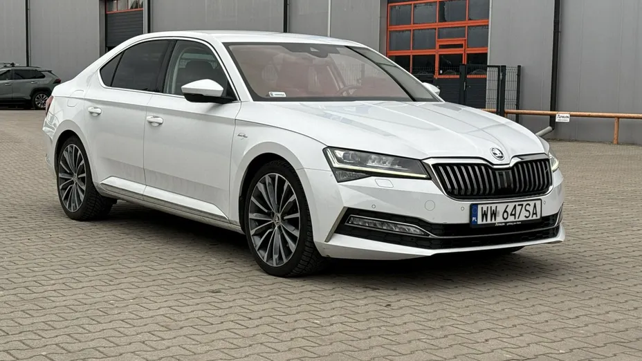 SKODA Superb -