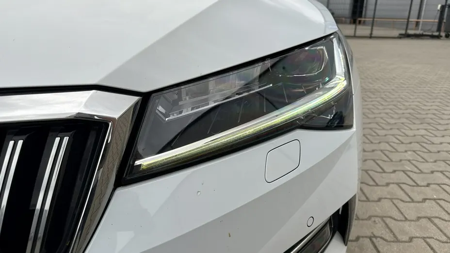 SKODA Superb -