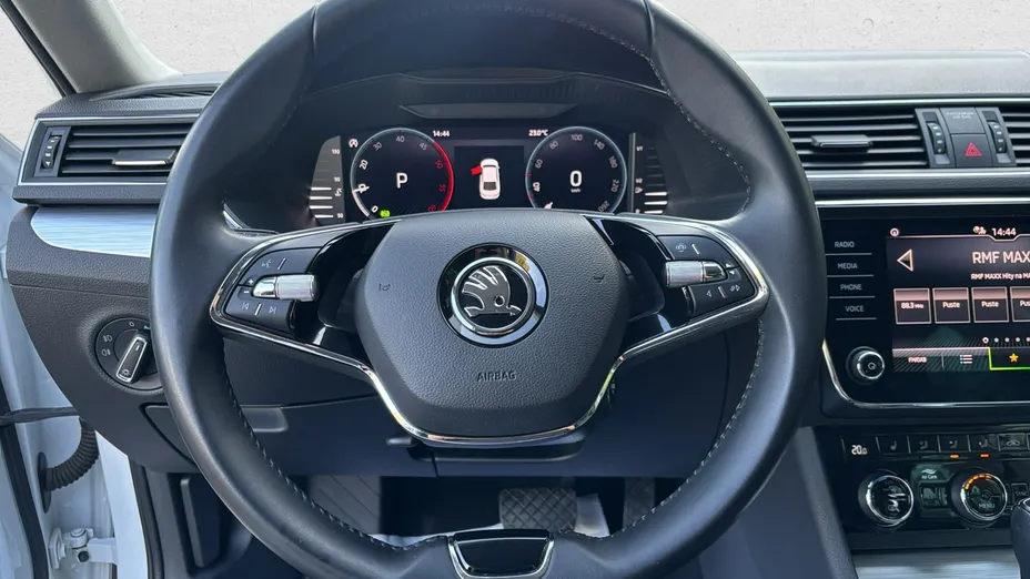 SKODA Superb -