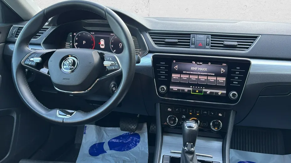 SKODA Superb -