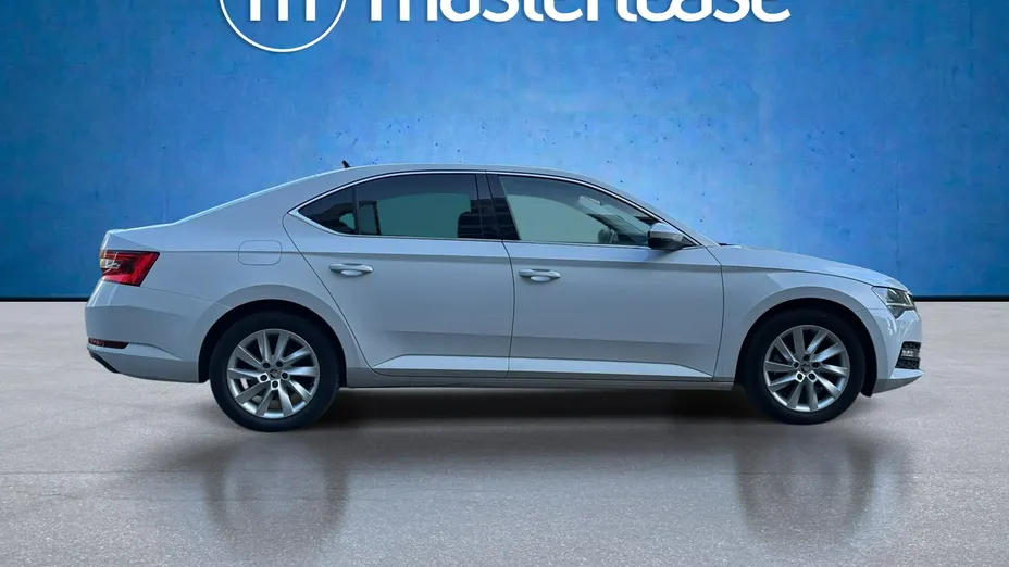 SKODA Superb -
