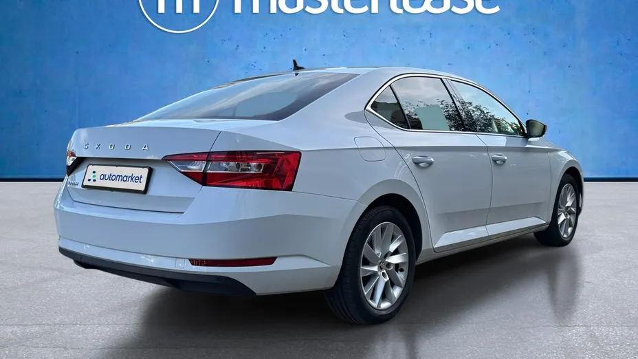 SKODA Superb -