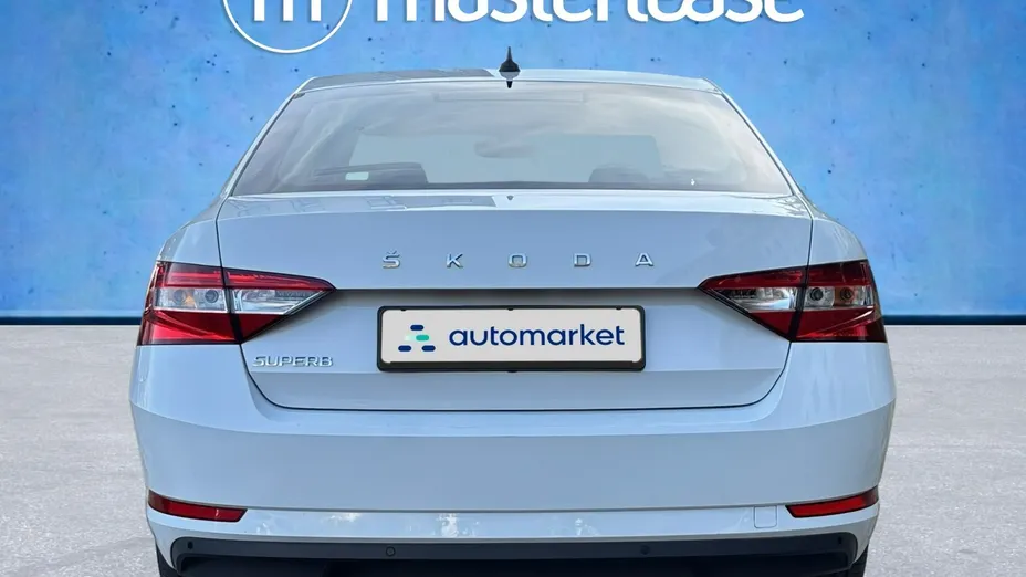 SKODA Superb -
