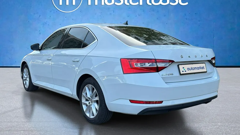 SKODA Superb -