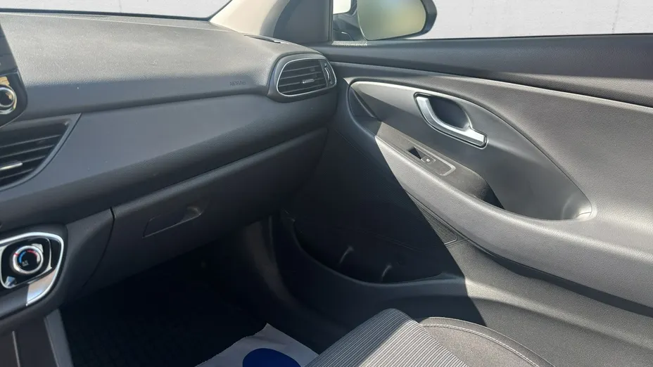 HYUNDAI i30 -