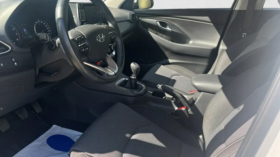 HYUNDAI i30 -