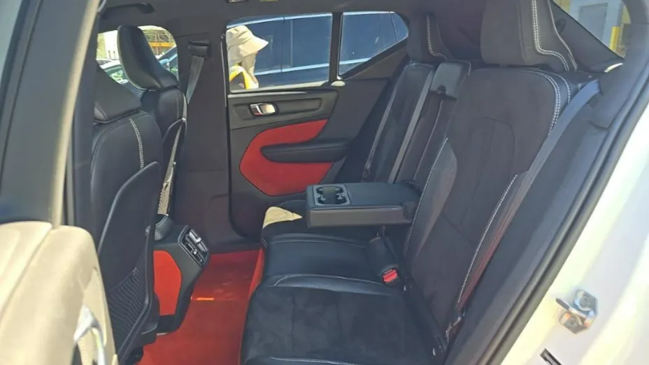 VOLVO XC40 -
