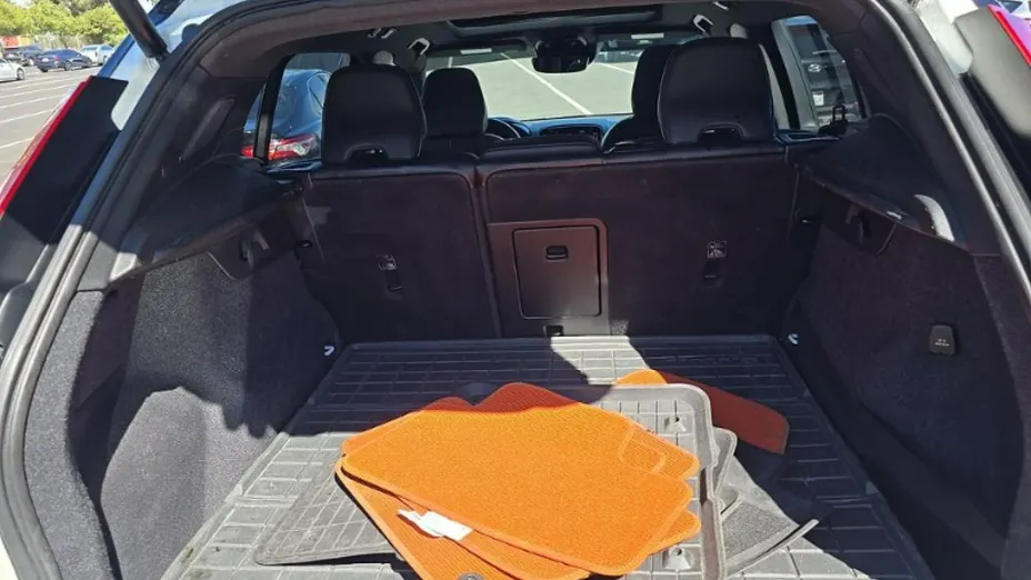 VOLVO XC40 -