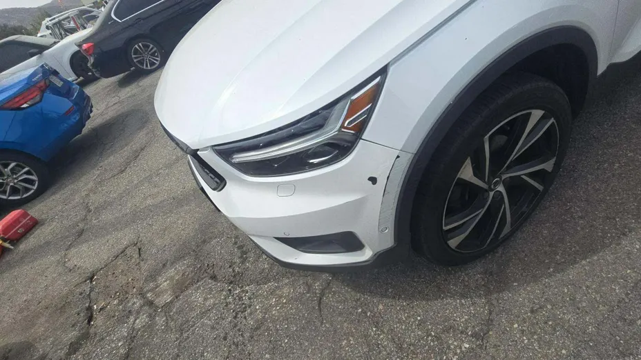 VOLVO XC40 -