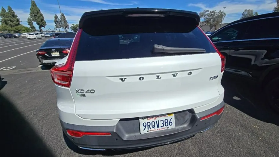 VOLVO XC40 -