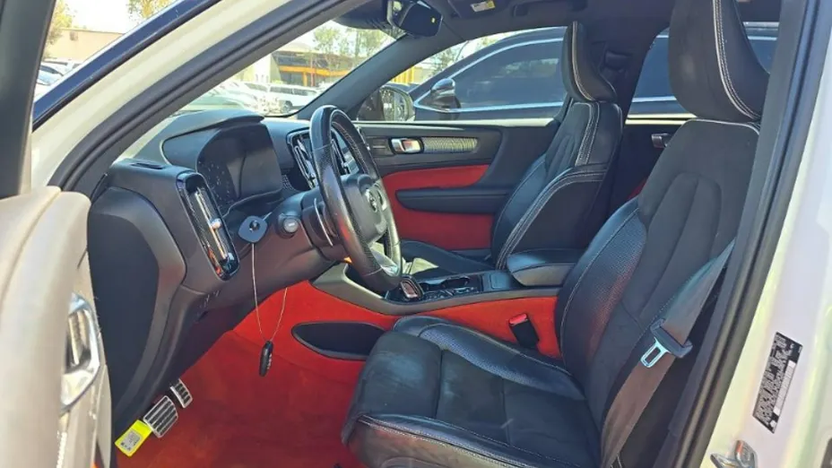 VOLVO XC40 -