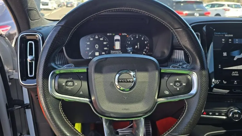 VOLVO XC40 -