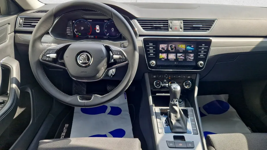 SKODA Superb -