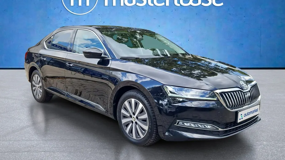 SKODA Superb -