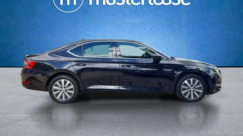 SKODA Superb -