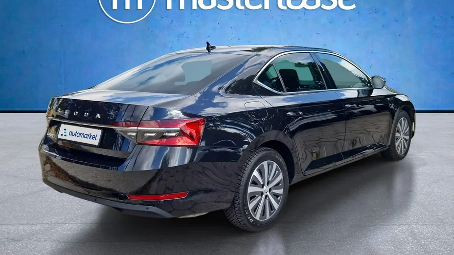 SKODA Superb -