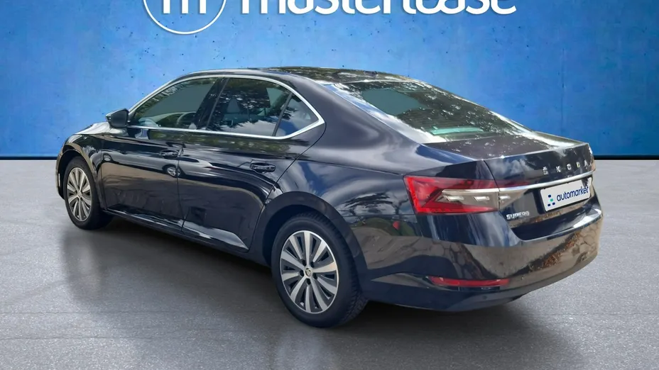 SKODA Superb -