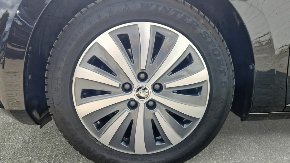 SKODA Superb -
