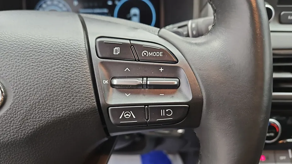 HYUNDAI Kona -