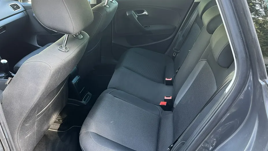 VOLKSWAGEN Polo -