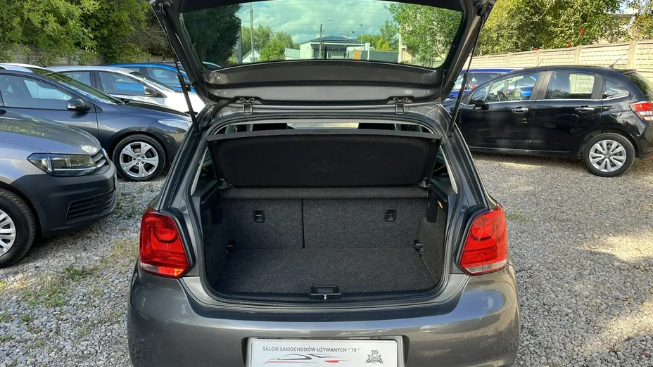 VOLKSWAGEN Polo -