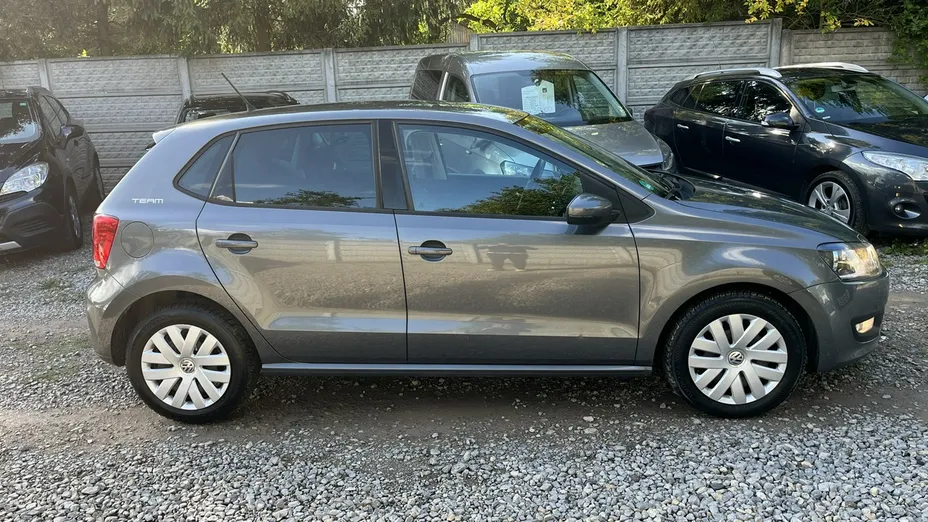 VOLKSWAGEN Polo -