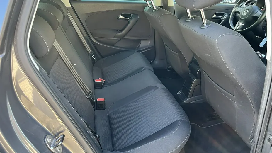 VOLKSWAGEN Polo -