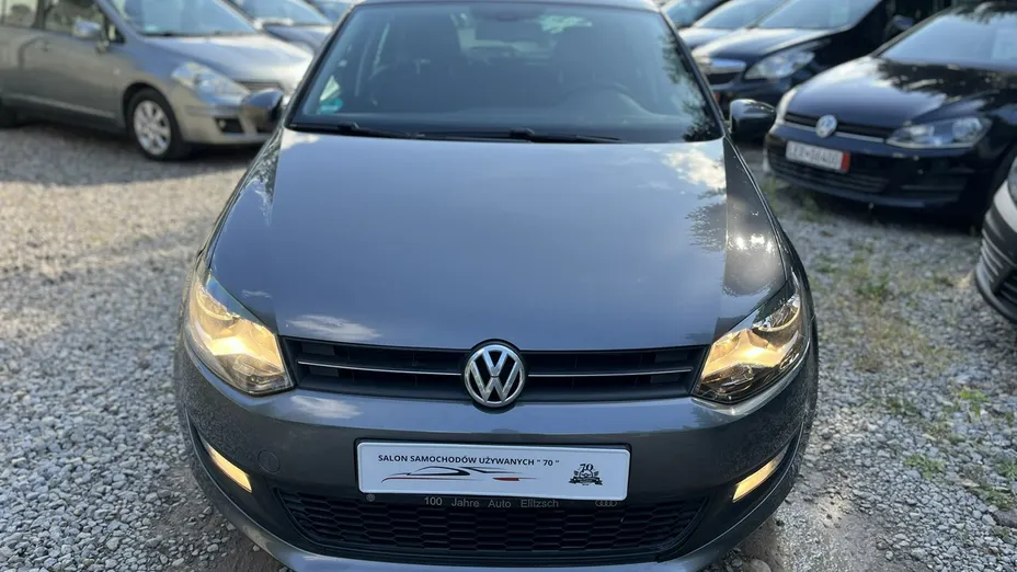 VOLKSWAGEN Polo -