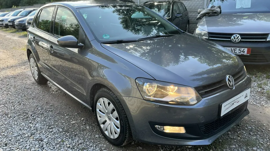 VOLKSWAGEN Polo -