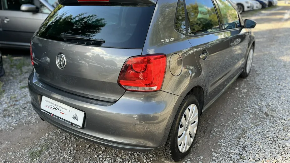 VOLKSWAGEN Polo -