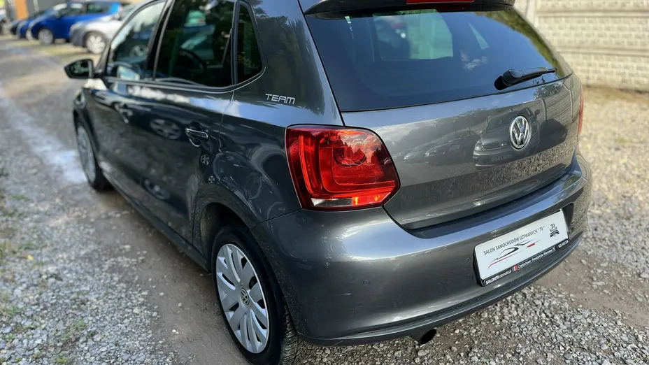 VOLKSWAGEN Polo -