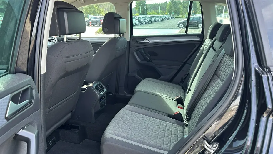 VOLKSWAGEN Tiguan -