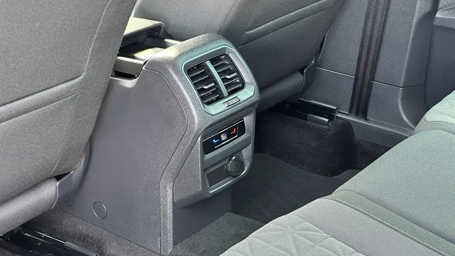 VOLKSWAGEN Tiguan -