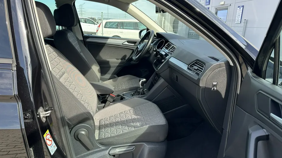 VOLKSWAGEN Tiguan -