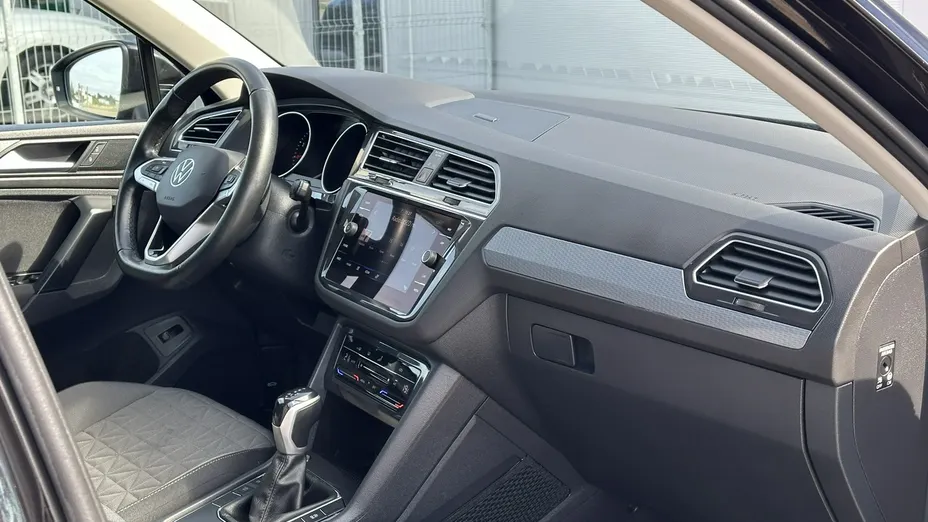 VOLKSWAGEN Tiguan -