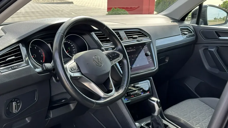 VOLKSWAGEN Tiguan -