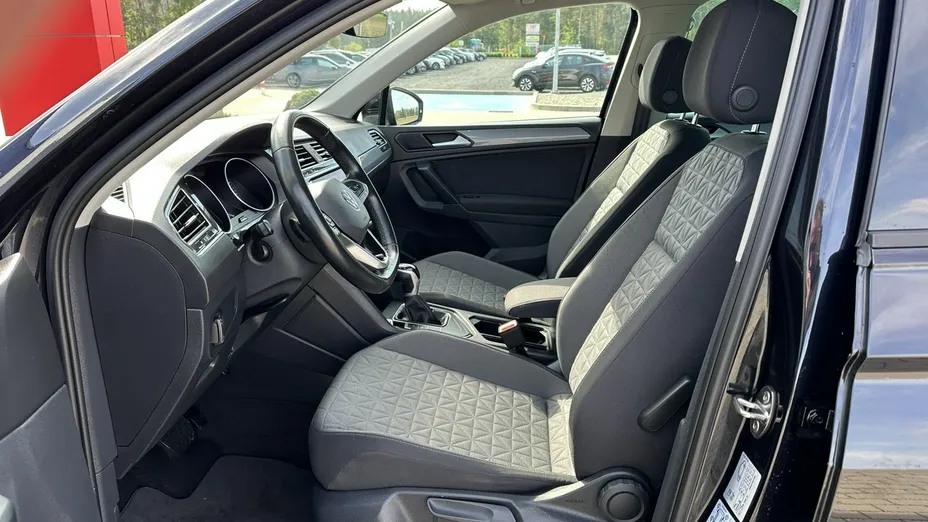 VOLKSWAGEN Tiguan -