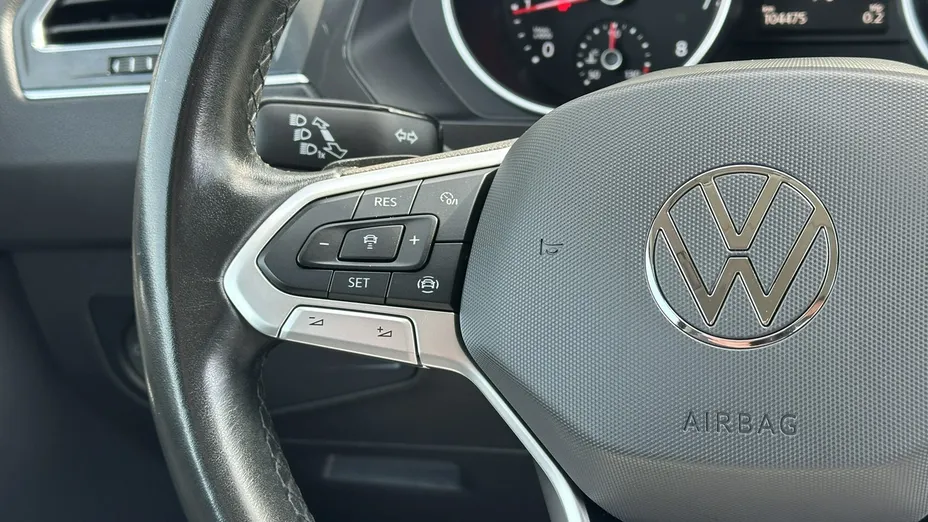 VOLKSWAGEN Tiguan -