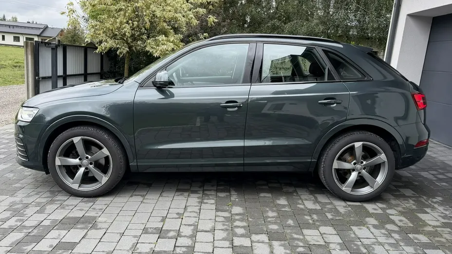 AUDI Q3 -