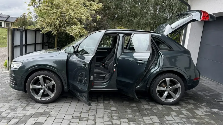 AUDI Q3 -