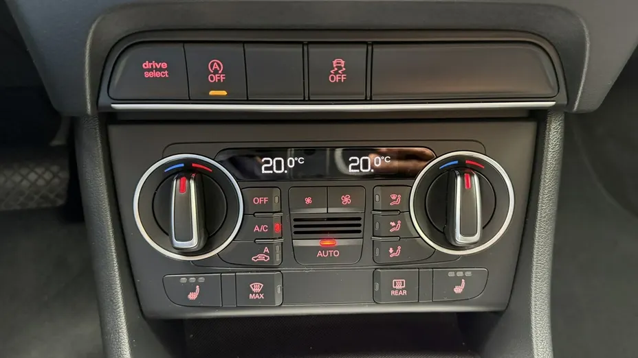 AUDI Q3 -