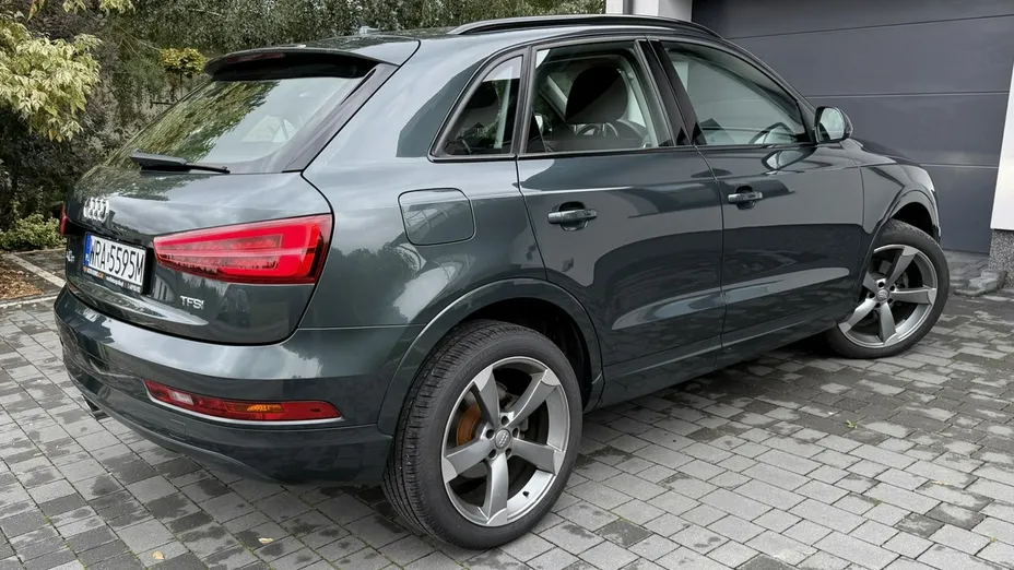 AUDI Q3 -